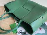 Bottega Veneta Medium intrecciato arco tote large shopper handbag holiday travel luggage bag with inner zipper pocket 