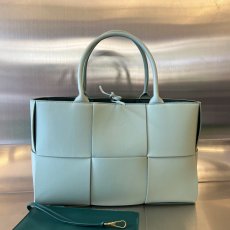 Three sizes bottega veneta medium intrecciato arco tote open shopper handbag holiday travel luggage Italy leather authentic quality