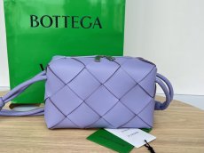 Bottega Veneta intrecciato cassette zipper camera bag sling crossbody shoulder baguette square bag Italy leather 