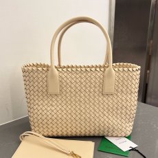 Bottega Veneta intrecciato small Cabat handbag open bucket tote with delicate zipped pocket Italy leather 