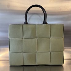 Bottega Veneta intrecciato large Arco shopper handbag holiday carryall travel cabin bag foldable storage tote 