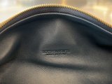 Bottega Veneta intrecciato Medium Jodie Knot tote underarm baguette hobo bag gorgeous elbow bag Italy leather authentic quality 