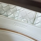 Bottega Veneta intrecciato medium Andiamo shoulder shopping tote holiday carryall travel handbag Italy leather authentic quality  