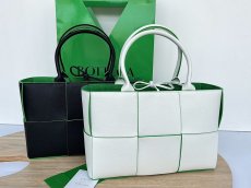 Bottega Veneta intrecciato small arco tote holiday carryall travel handbag Italy leather authentic quality