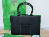 Bottega Veneta intrecciato small arco tote holiday carryall travel handbag Italy leather authentic quality