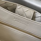 Bottega Veneta intrecciato medium Andiamo shoulder commuter tote large carryall travel handbag Italy leather authentic quality 