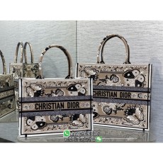 Dior medium embroidered booktote weekend boarding cabin handbag travel carryall luggage
