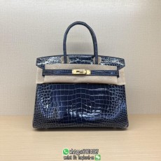 Shiny Nile crocodile Hermes Birkin 25 handbag upscale banquet dinner tote