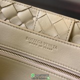 Bottega Veneta BV medium Andiamo shopper handbag holiday carryall travel tote