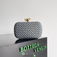 lambskin Bottega Veneta BV kisslock cocktail party clutch upscale smartphone cosmetic holder pouch