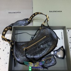 large Balenciaga Le Cagole underarm baguette hobo bag shoulder commuter saddle bag