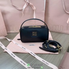 5BH229 Miumiu toiletry pouch handbag double-zipper cosmetic box organizer crossbody camera case bag