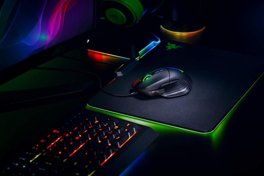 Us 64 99 Razer Basilisk Chroma Enabled Rgb Fps Gaming Mouse Worlds Most Precise Sensor Comfortable Grip W Dpi Clutch Customizable Scroll Wheel Resistance M Cornbuy Com