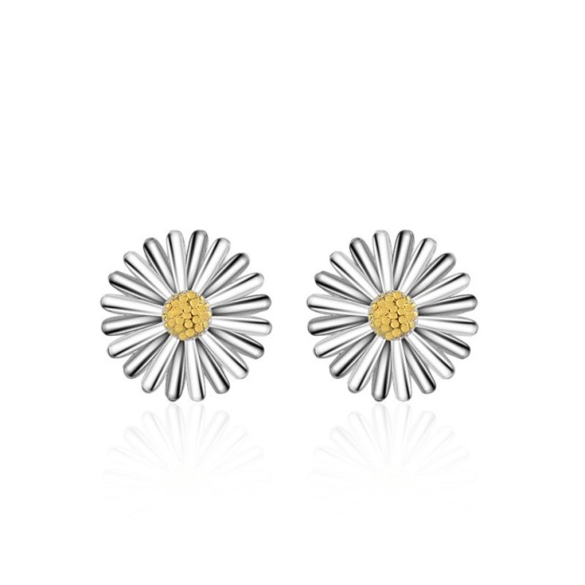 Small daisy earring 410