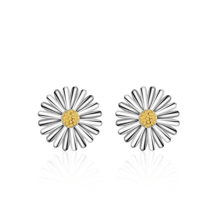 Small daisy earring 410