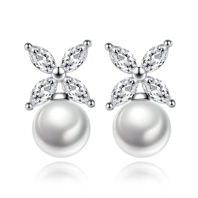 Four Leaf Clover pearl earring WHE111