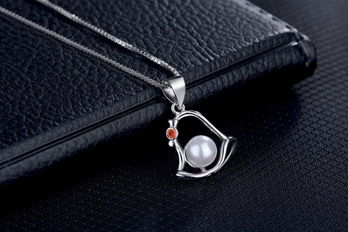 Pearl Necklace Clavicle Chain Women's Inlaid Pearl Pendant Japan And South Korea Simple XZR197