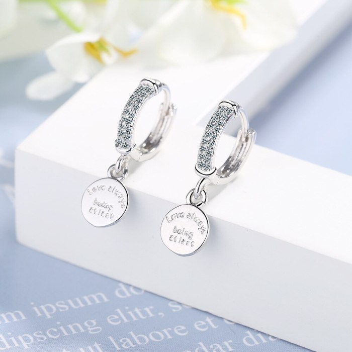 The Letters Of The Alphabet Circle Cards Ear Clip Short Xiang Gao Pierced Earrings Simple Earring Female Design Non- Xze531
