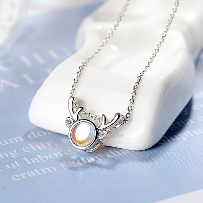 A Deer Has You Necklace Female Artificial Moonstone Elk Net Red Hipster Ornament Short Hipster Clavicle Chain DZ393