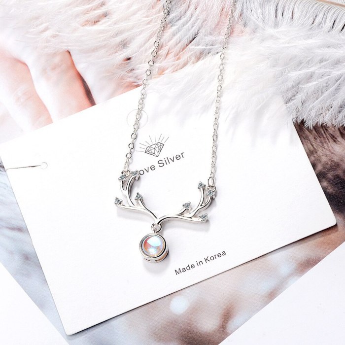 Diamond Set Elk Necklace Female Artificial Moonstone Net Red Trendy Ornament Short Hipster Deer Have You Clavicle Chain DZ398