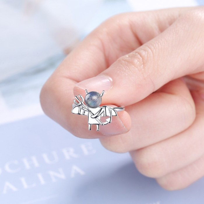 Ring Women's Korean-Style Hipster Simple BlueRay Moonstone Small Devil Open Hand Jewelry Xzr312