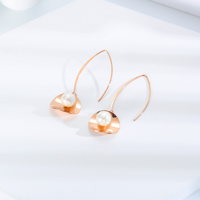 2020 New Japanese and Korean Pearl Earrings Female Ear Stud Elegant Synthetic Pearl Simple Geometric Ear Stud Gb570