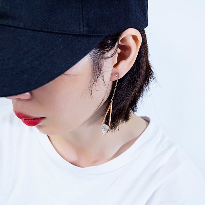 Japanese and Korean Fashion Ear Stud Titanium Steel Women's Ear Studs Zircon Diamond  Earrings All-match Drop Earrings Gb532