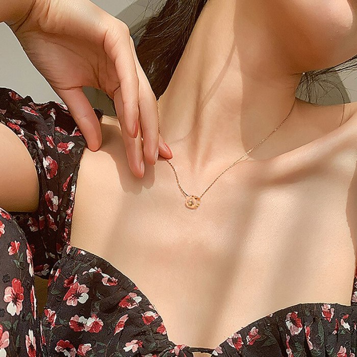 Korean Style Hollow Flower Stainless Steel Pendant Fashion Necklace Women Clavicle Chain Girlfriends Simple Ornament Gb1663