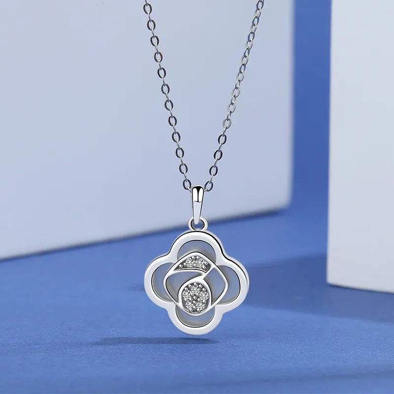 925 Sterling Silver Clover of Four Leaves Necklace Female Ins Fashion Ol Korean Creative Necklace Silver Accessories Mla1913