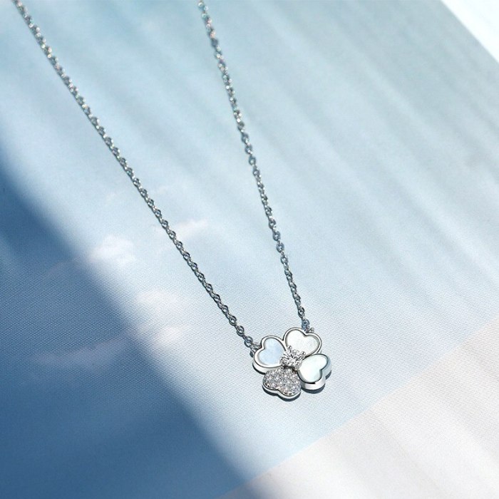 925 Sterling Silver 2020 New Clover of Four Leaves Glossy Zircon Necklace Japanese and Korean Popular Necklace Mla1980