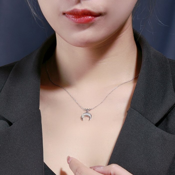 925 Sterling Silver 2020 New Korean Fashion Star Moon Necklace Silver Mla1926