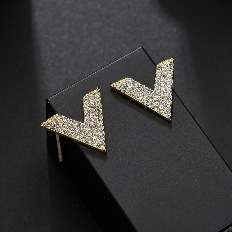 V Letter AAA Eight Hearts and Eight Arrows Zircon Inlaid S925 Sterling Silver Pin Korean-Style Hot Selling Cute Earrings Qx1331