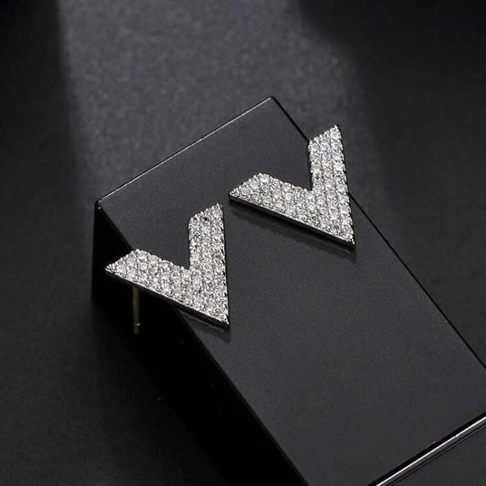 V Letter AAA Eight Hearts and Eight Arrows Zircon Inlaid S925 Sterling Silver Pin Korean-Style Hot Selling Cute Earrings Qx1331