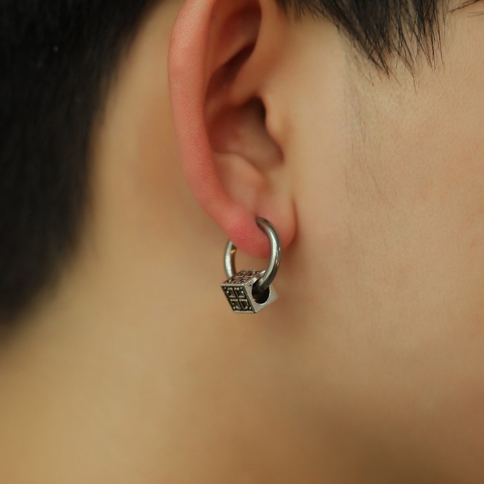 Fashion Men's Titanium Steel Earrings Wholesale Creative Style Hot Hip-hop Street Simple Square Ear Stud Men Earring Gb596