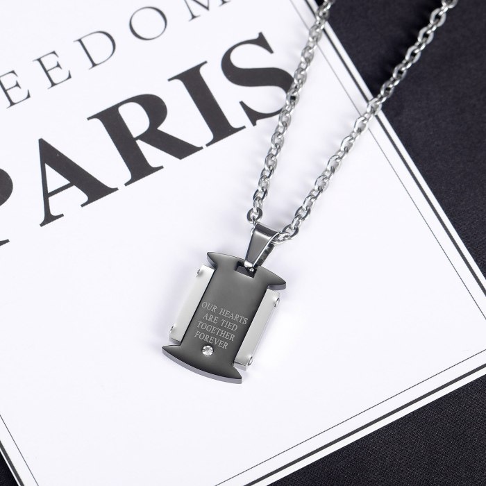 Stainless Steel Necklace Fashion Square Brand Titanium Steel Couple Necklace Love Men and Women Pendant Clavicle Chain Gb1689