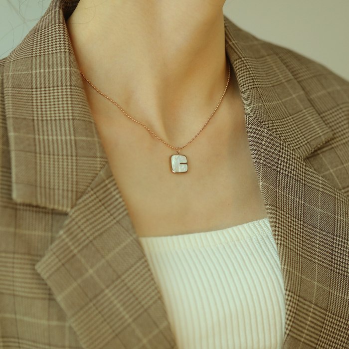 Stainless Steel Necklace Fritillaria Geometric Square Titanium Steel Necklace Female Clavicle Chain Jewelry Wholesale Gb1679