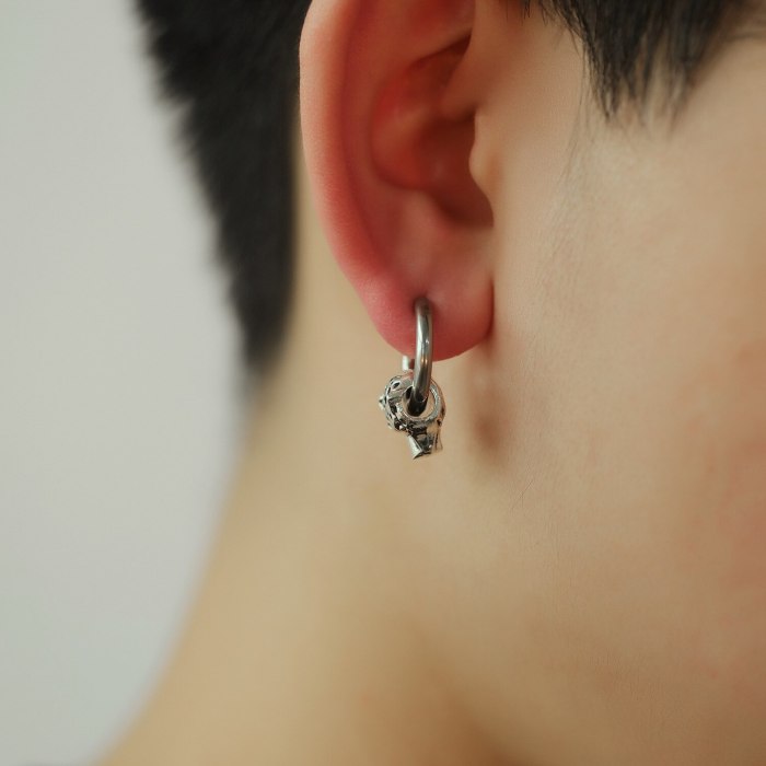 2020 New Korean Style Ear Stud Fashion Earrings Stylish Cool Ornament Titanium Steel Men's Simple Ear Stud Hoop Earrings Gb597