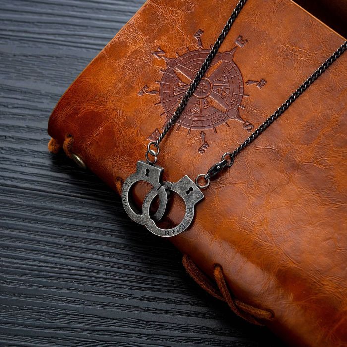 Trendy Vintage Cool Handcuff Pendant PUT DOWN European and American Stainless Steel Pendant Titanium Steel Men's Necklace Gb1582