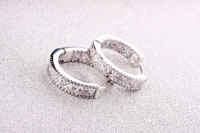 New Korean-Style Popular Zircon-Inlaid Cool Ear Clip Earrings Exquisite Fashion Jewelry Wholesale 0877970736