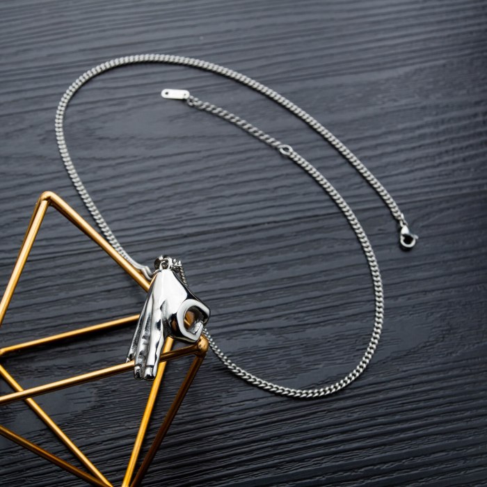 New Wholesale Personalized Creative OK Gesture Pendant Vintage Men and Women Titanium Steel Necklace Punk Pendant Gb1509