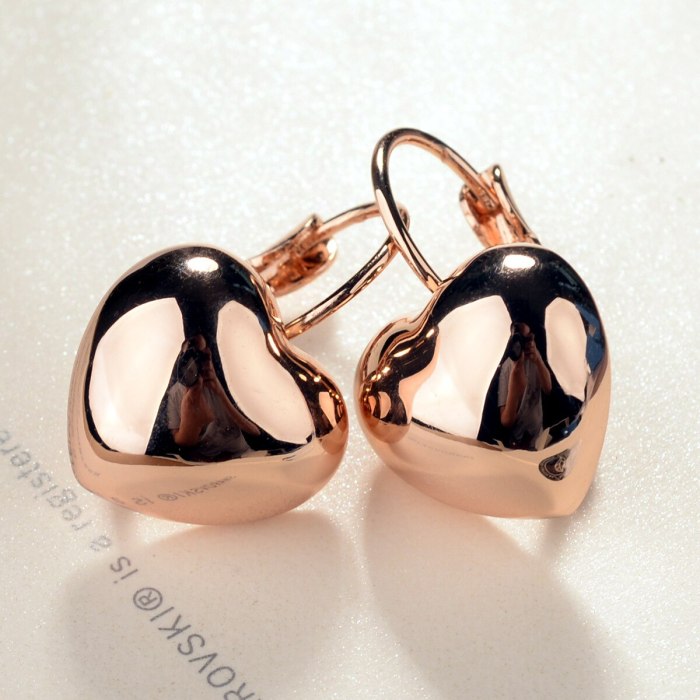 New Style Stud Earring Fashion All-match Ornament Wholesale Fashion Simple Temperament Smooth Heart Alloy Earrings 82840