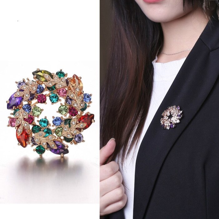 Garland Brooch Fashion Jewelry Korean Style Coat Pin Women's Jewelry for a Girlfriend Gift. 153691