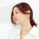 Japanese and South Korean Style Rose Gold White Shell Fish Tail round Earrings New Style Elegant Cool Women Ear Stud Gb576