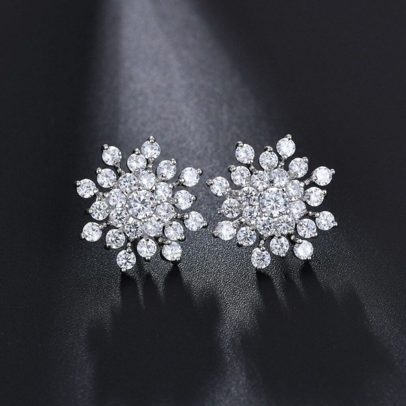 Full Diamond Snowflake Stud Earrings Super Shiny AAA Zircon Inlaid Ear Stud Plated Platinum Earrings Wholesale Qxwe675