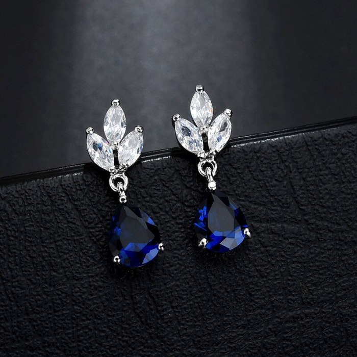 Triple-Leaf Earring AAA Zircon Inlaid Earrings Korean-Style Exquisite Stud Earring Bridal Earring Jewelry Qxwe1322