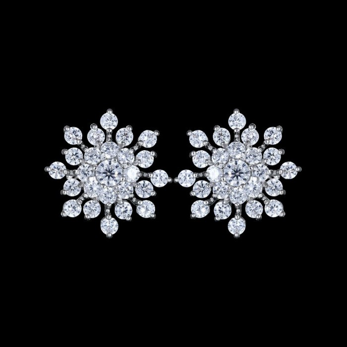 Full Diamond Snowflake Stud Earrings Super Shiny AAA Zircon Inlaid Ear Stud Plated Platinum Earrings Wholesale Qxwe675