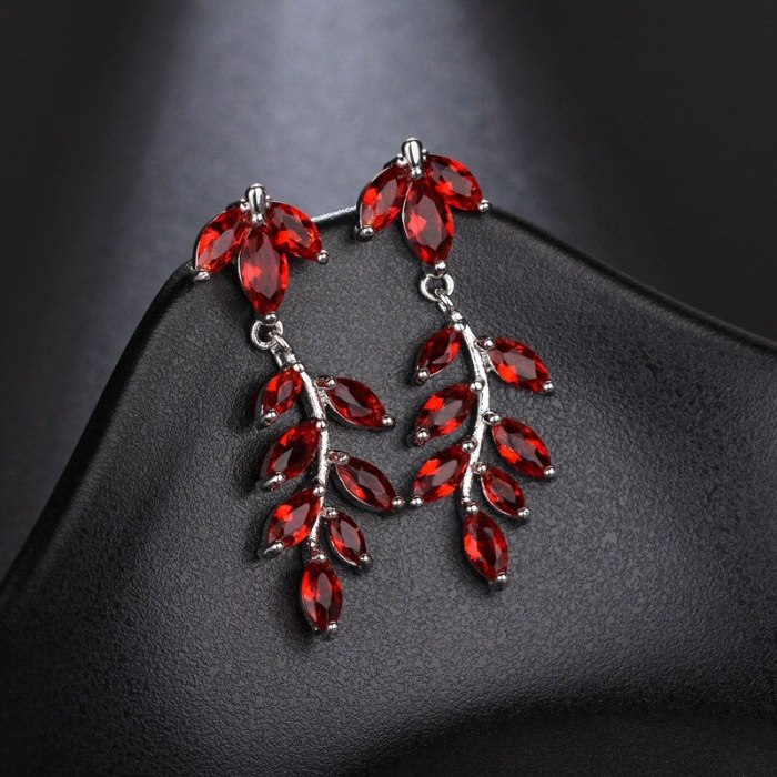 Leaves Red Green Stud Earrings Crystal Zircon Copper Inlaid Earring 925 Sterling Silver Ear Pin Fashion Accessories Qxwe883