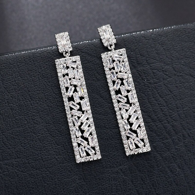 New Fashion Creative Earrings Zircon Inlaid 925 Sterling Silver Ear Pin Dinner Stud Earrings Qxwe0579