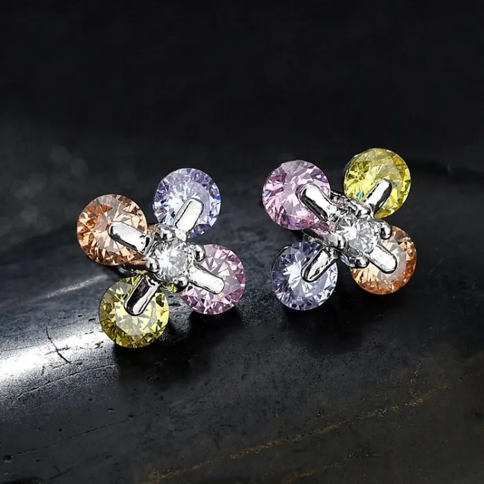 Small Flower  Stud Earrings Copper Inlaid Light Color Zircon Earrings Natural Simple Elegant Female Jewelry Earrings Qxwe453
