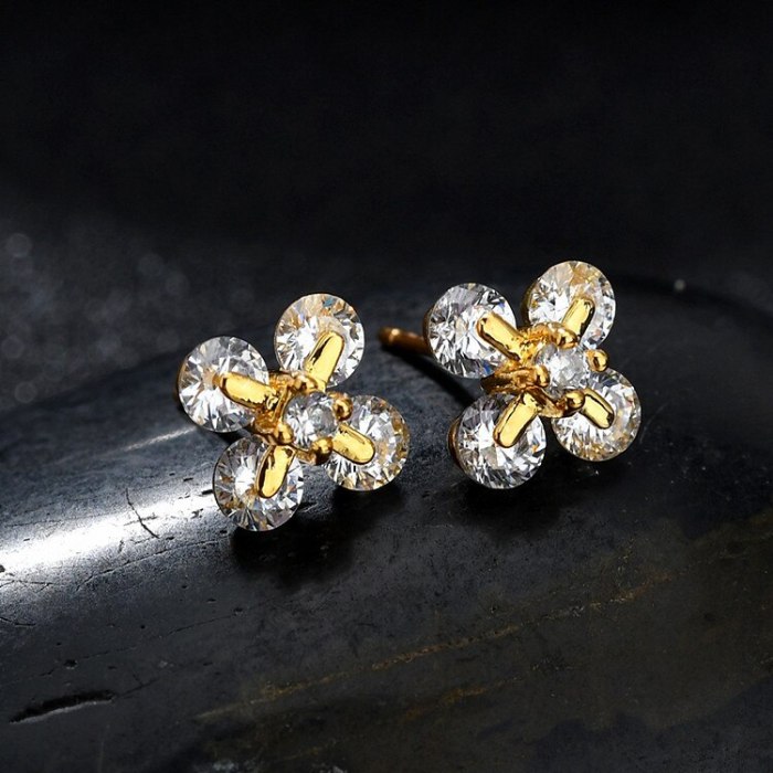 Small Flower  Stud Earrings Copper Inlaid Light Color Zircon Earrings Natural Simple Elegant Female Jewelry Earrings Qxwe453